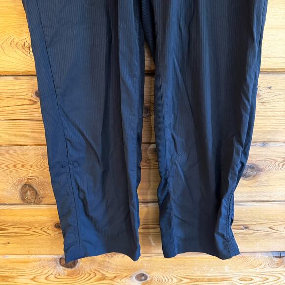 Lululemon Beyond the Studio Crop Black Size 6 - Picture 7 of 9